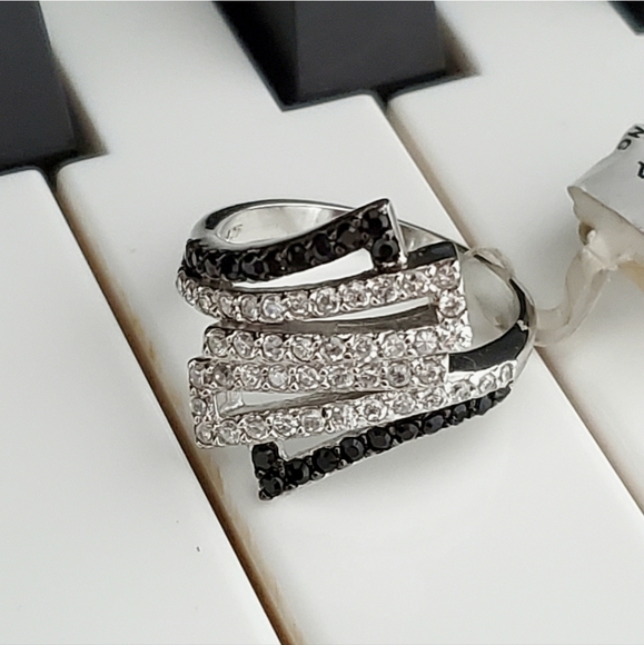 NEW 925 Sterling Silver Ring - Picture 6 of 10